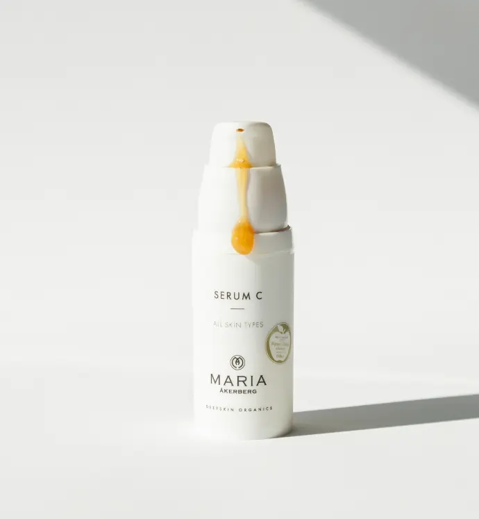 Serum C från MARIA ÅKERBERG – lystergivande serum som stödjer kollagenproduktionen och jämnar ut hudtonen