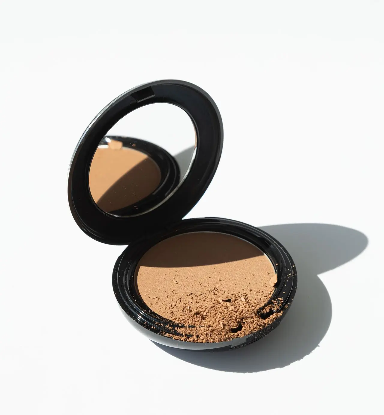 Bronzer Sun-Kissed – solpuder som ger huden en naturligt solkysst look året runt.