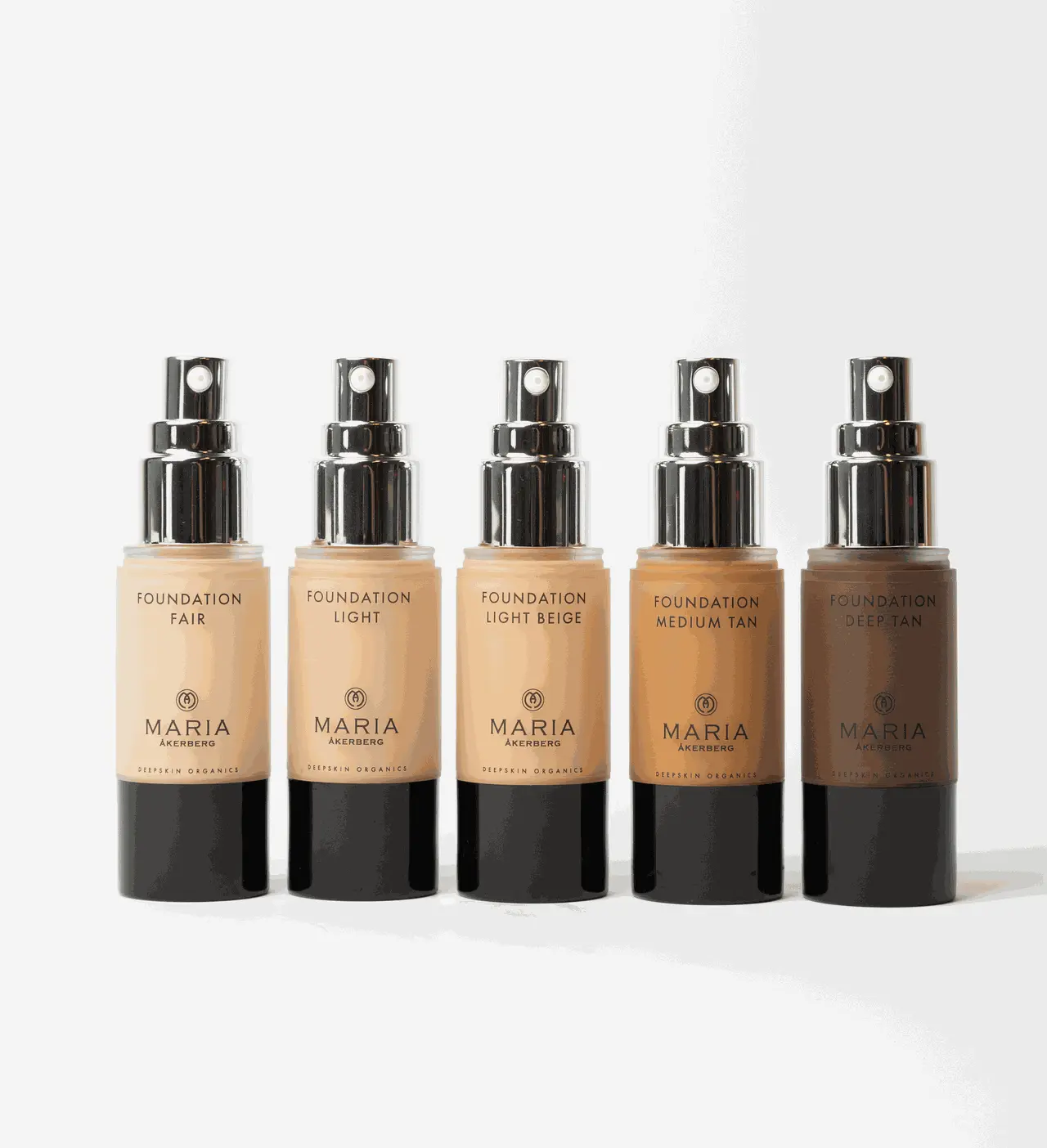 Flytande Foundation från MARIA ÅKERBERG i naturliga nyanser – jämnar ut hudtonen och ger en fräsch bas.