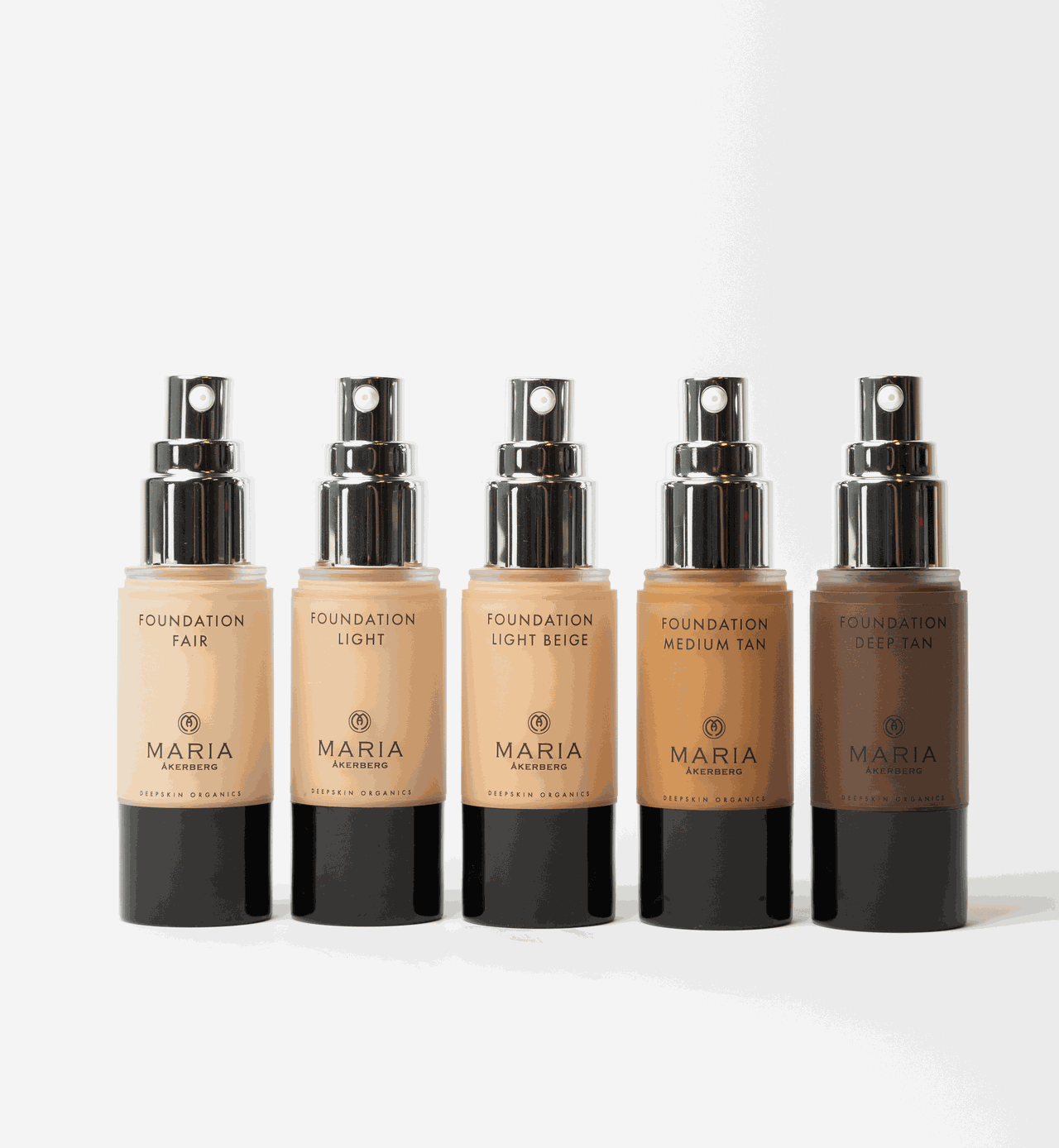 Flytande Foundation från MARIA ÅKERBERG i naturliga nyanser – jämnar ut hudtonen och ger en fräsch bas.