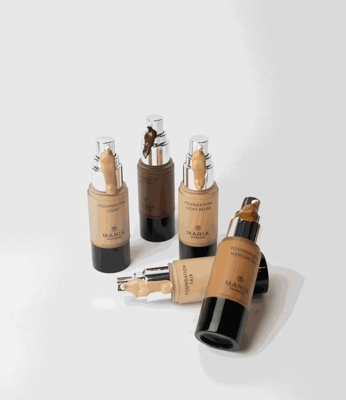 Flüssige Foundation von MARIA ÅKERBERG – gleicht den Hautton aus und sorgt für ein natürliches, makelloses Finish.